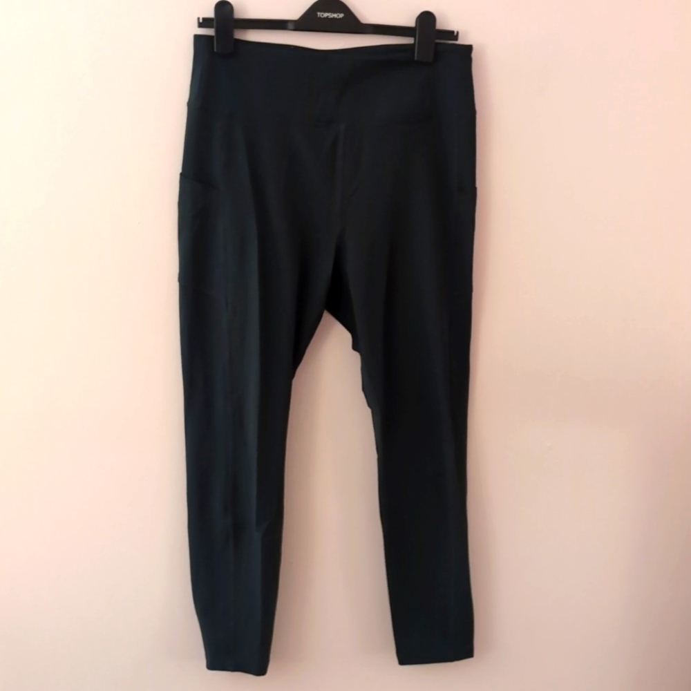Tahari Sport workout leggings, size XL